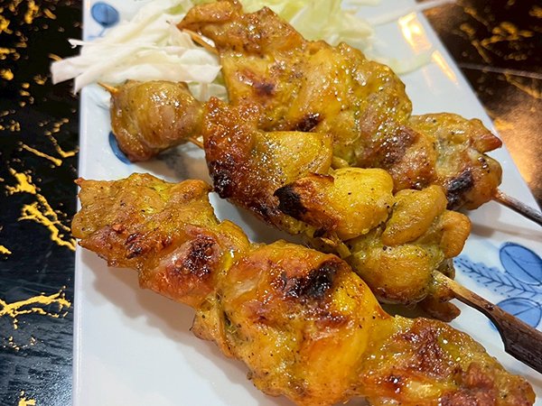 熊谷タイ料理居酒屋 トムヤムクン　タイ料理メニュー写真（豚串焼き　ムーサテ）