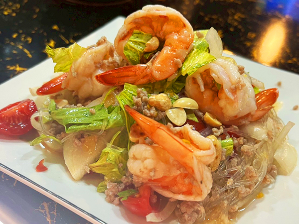熊谷タイ料理居酒屋 トムヤムクン　タイ料理メニュー写真（海鮮サラダ ヤムウンセン）